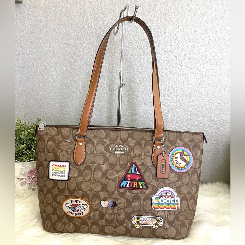 NWT Coach CJ603 Gallery Tote In Signature Canvas With Patches Khaki Brown Bag